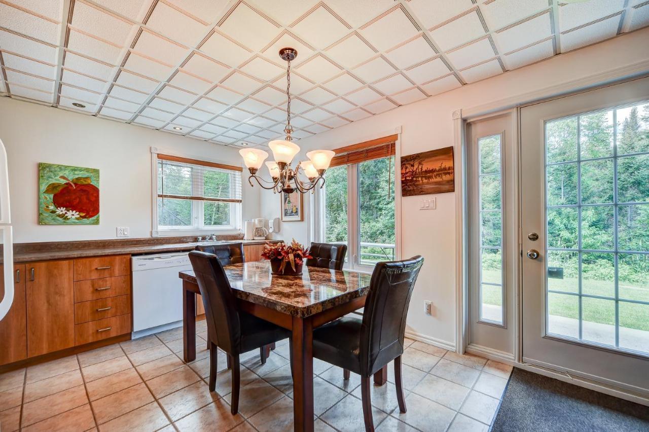 32 B De Vebron Apartment L'Anse-Saint-Jean Luaran gambar